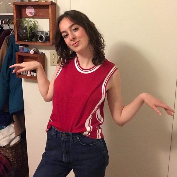 Red and White Vest - Picture 5 of 6